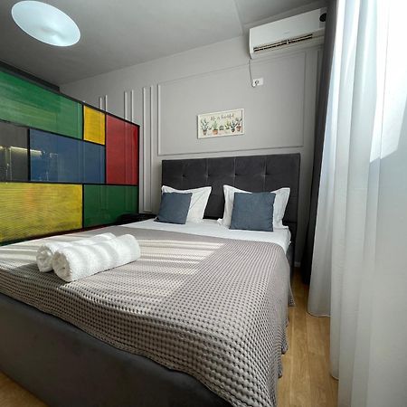 Myslym Shyri'S Apartments Tirana Bagian luar foto