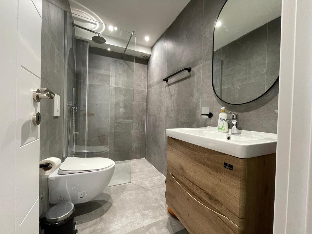 Myslym Shyri'S Apartments Tirana Bagian luar foto