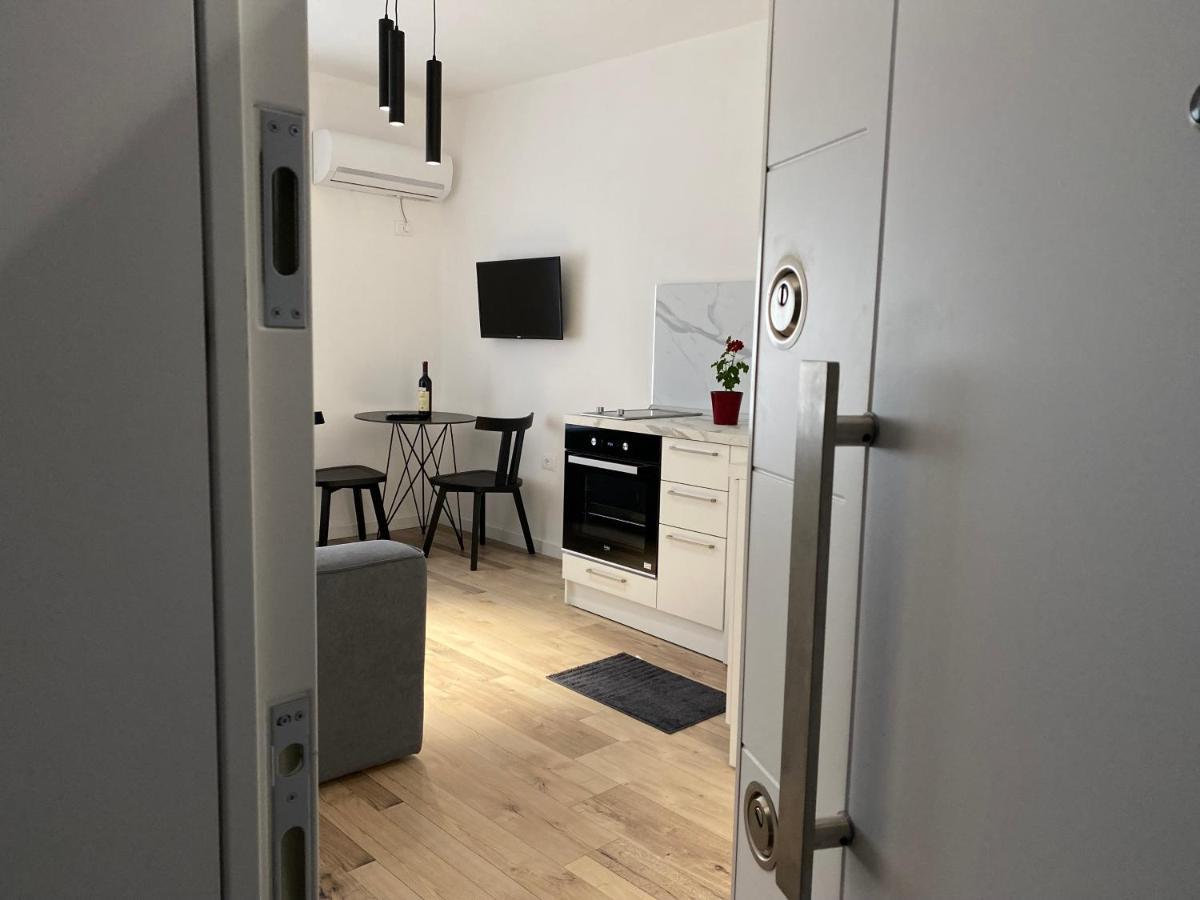 Myslym Shyri'S Apartments Tirana Bagian luar foto