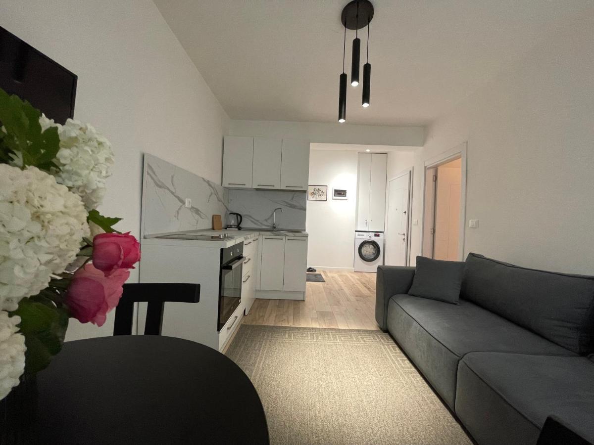 Myslym Shyri'S Apartments Tirana Bagian luar foto