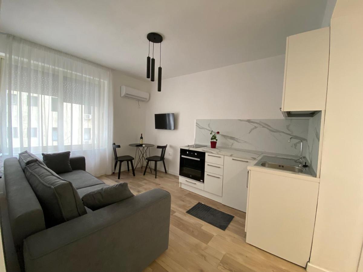 Myslym Shyri'S Apartments Tirana Bagian luar foto
