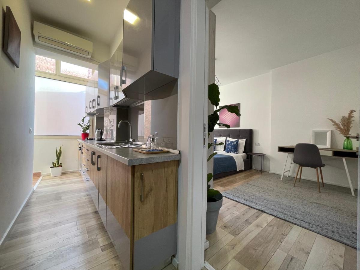 Myslym Shyri'S Apartments Tirana Bagian luar foto