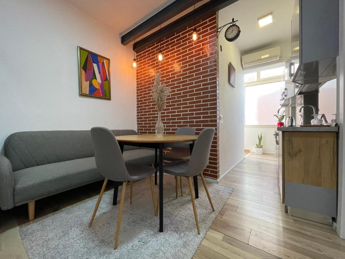 Myslym Shyri'S Apartments Tirana Bagian luar foto