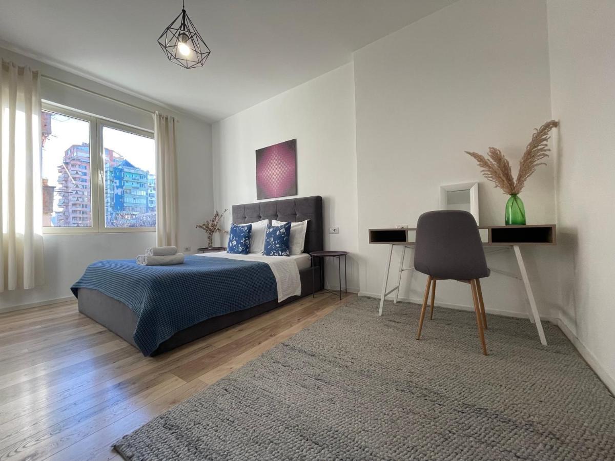 Myslym Shyri'S Apartments Tirana Bagian luar foto