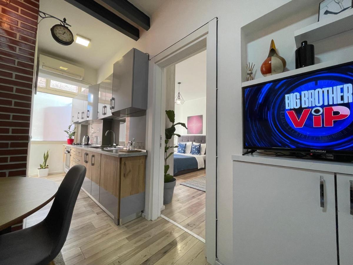 Myslym Shyri'S Apartments Tirana Bagian luar foto