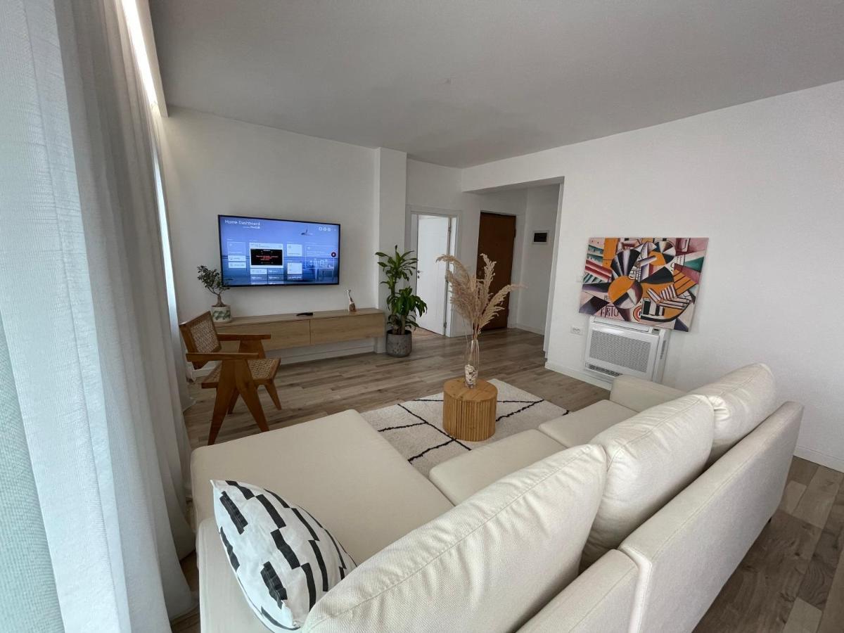 Myslym Shyri'S Apartments Tirana Bagian luar foto