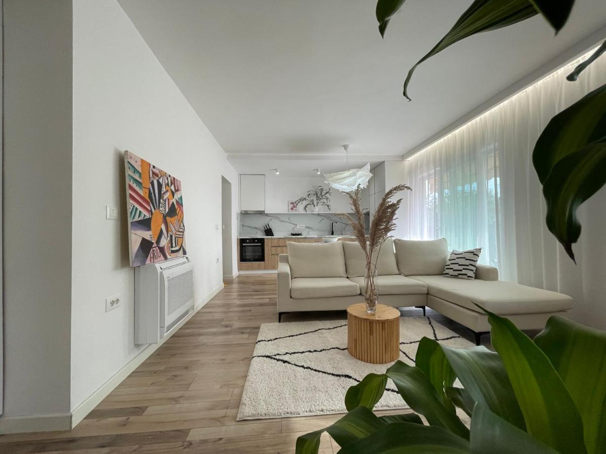 Myslym Shyri'S Apartments Tirana Bagian luar foto