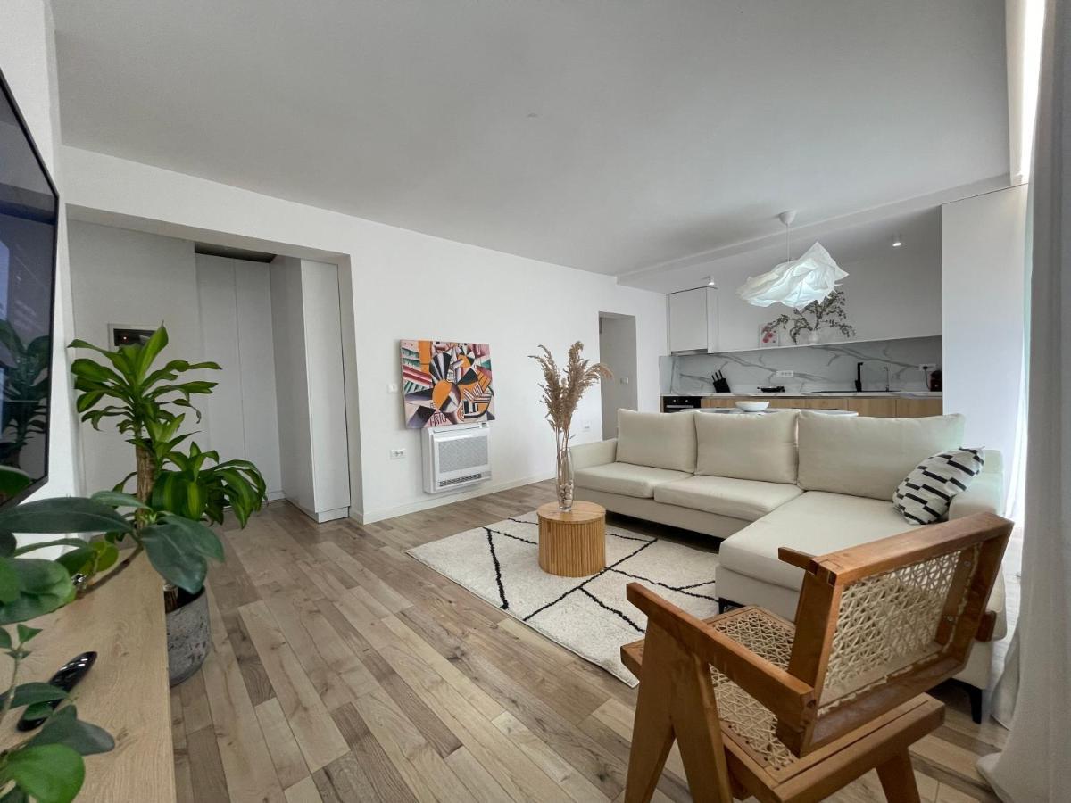 Myslym Shyri'S Apartments Tirana Bagian luar foto