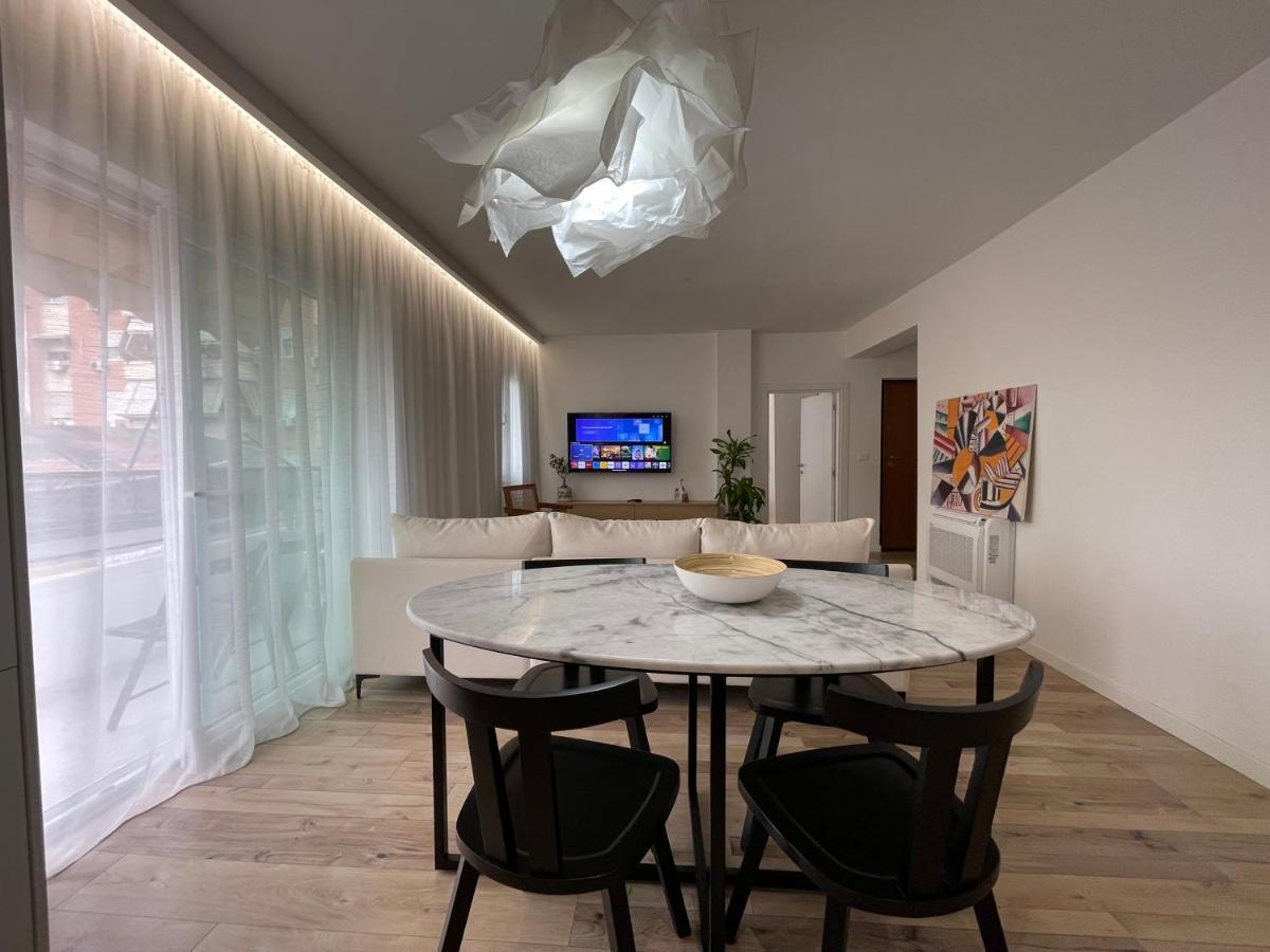 Myslym Shyri'S Apartments Tirana Bagian luar foto