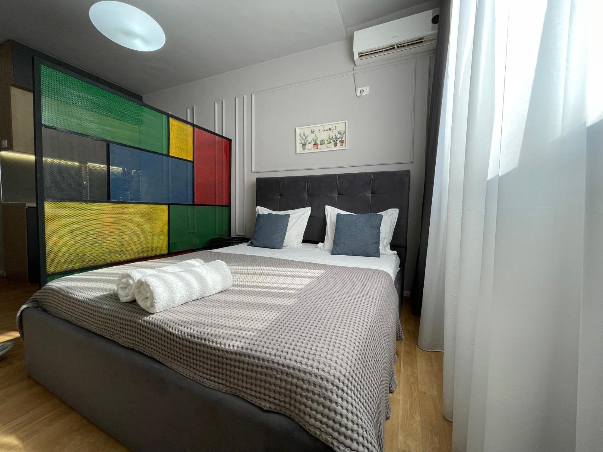Myslym Shyri'S Apartments Tirana Bagian luar foto